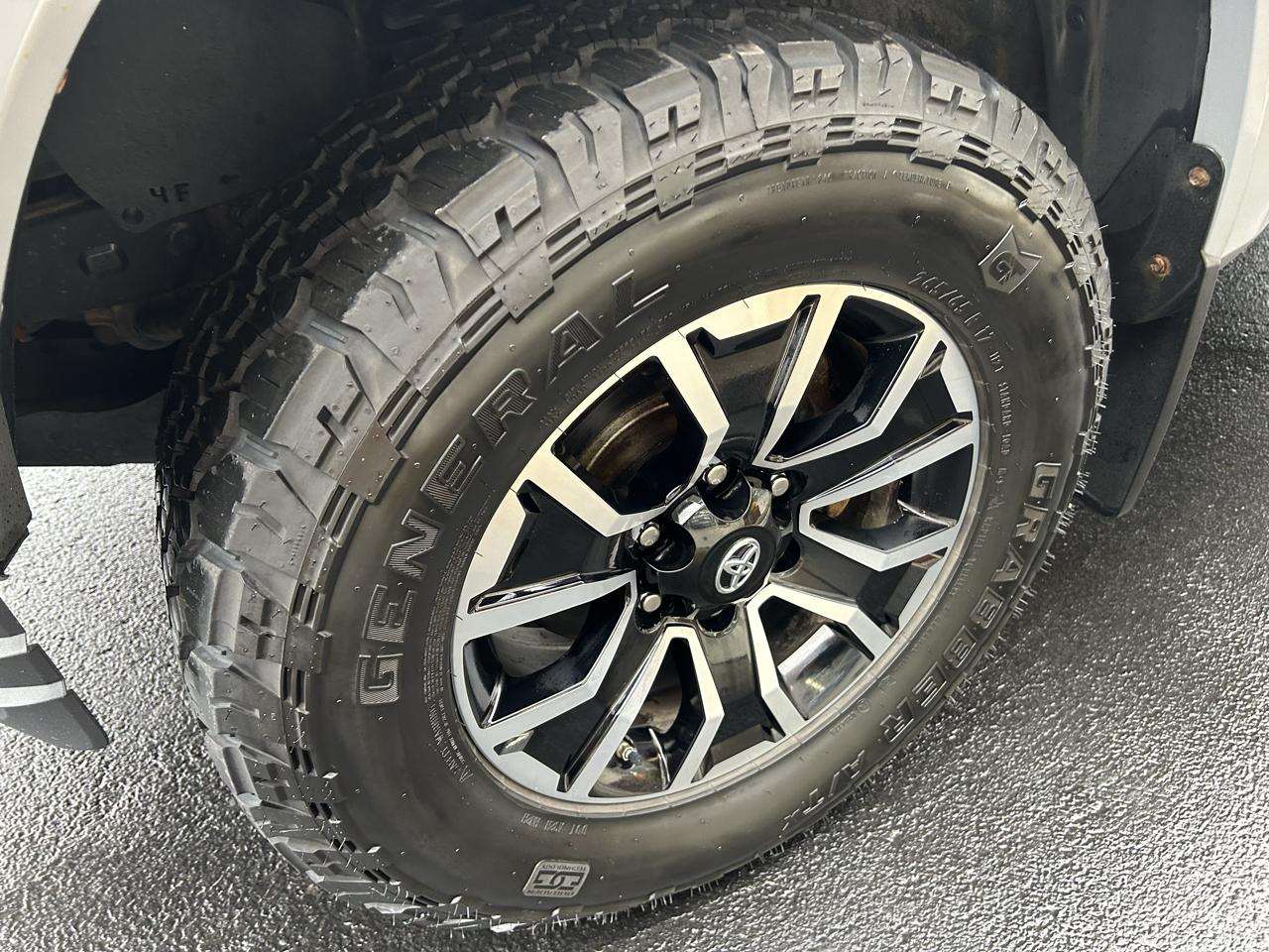 Toyota Tacoma 4WD TRD Off Road Double Cab 5' Bed V6 MT (Natl) 2020