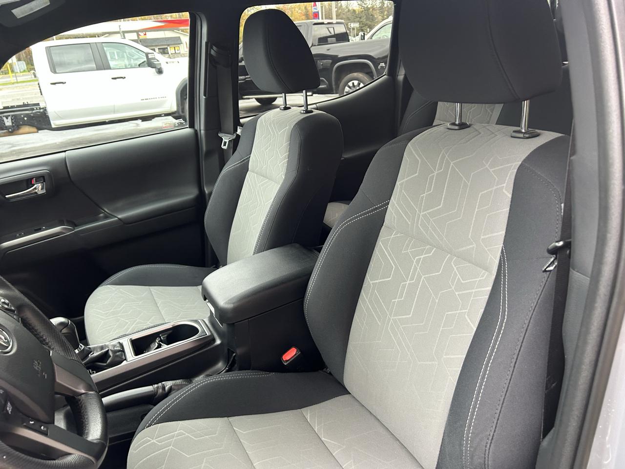 Toyota Tacoma 4WD TRD Off Road Double Cab 5' Bed V6 MT (Natl) 2020
