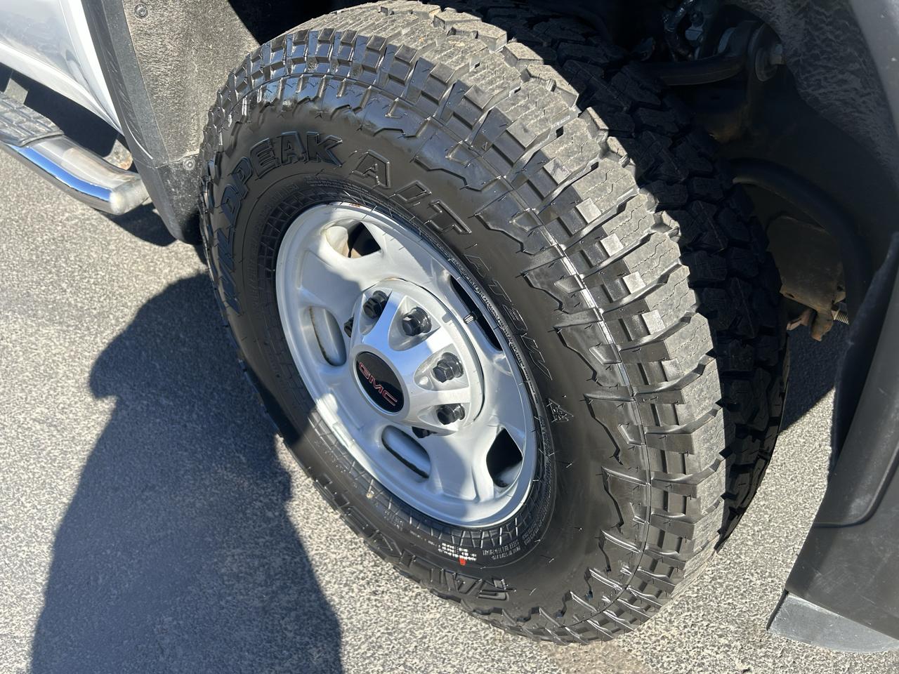 GMC Sierra 2500HD 4WD Crew Cab 159" Pro 2024