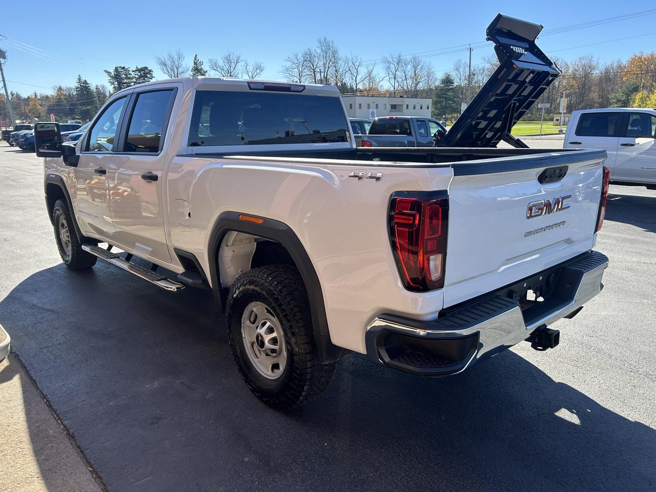 GMC Sierra 2500HD 4WD Crew Cab 159" Pro 2024