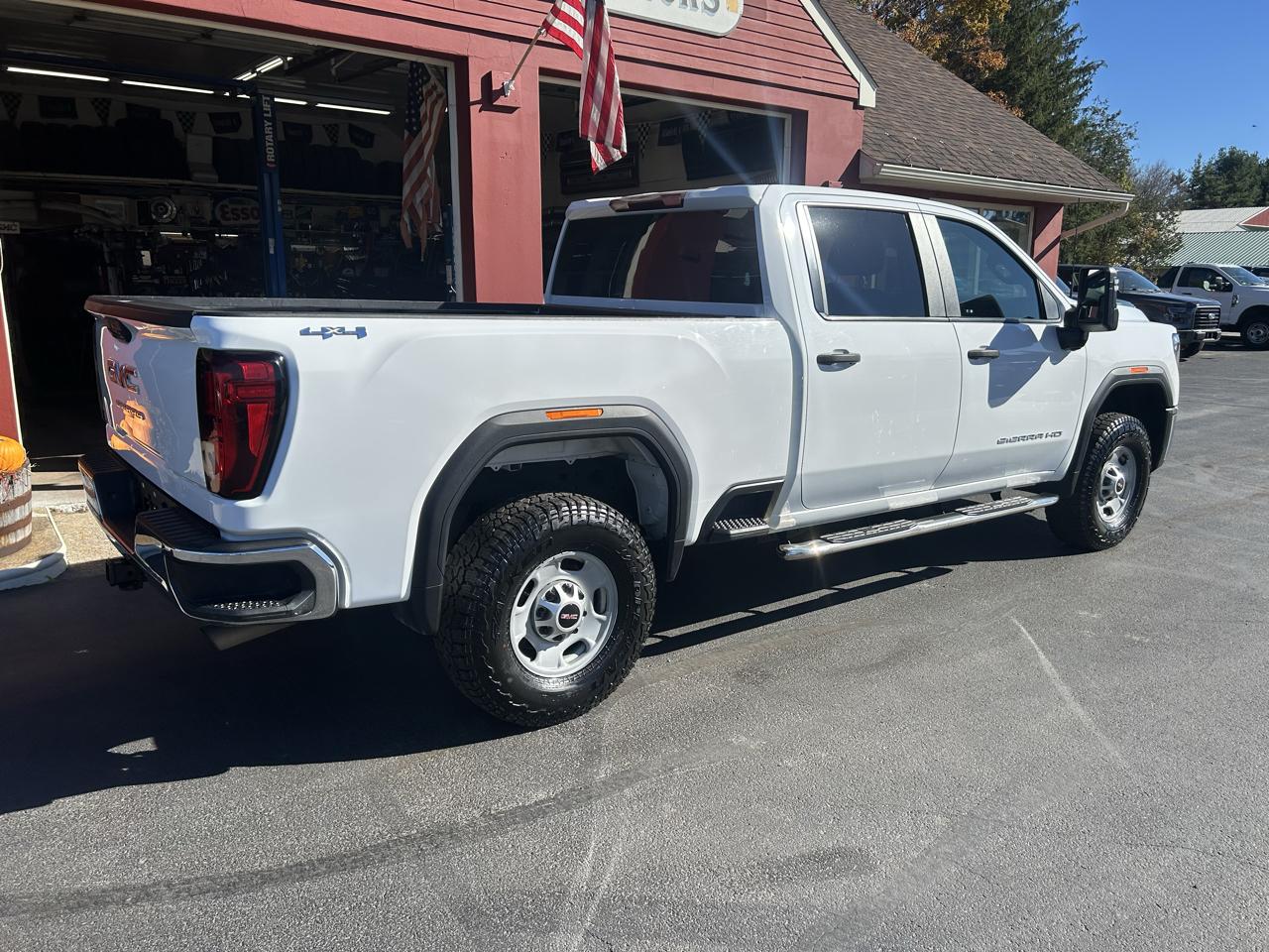 GMC Sierra 2500HD 4WD Crew Cab 159" Pro 2024