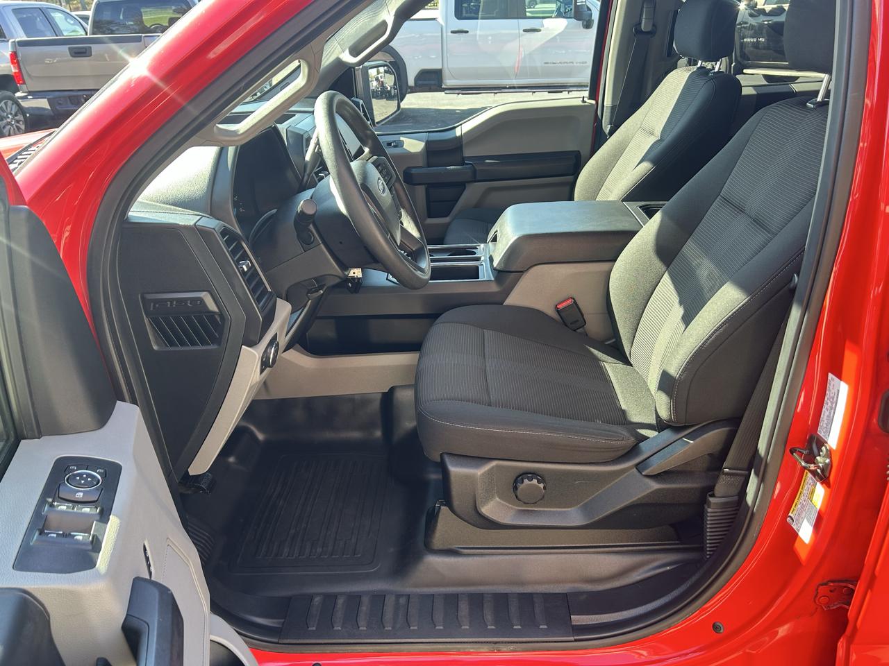 Ford F-150 4WD SuperCrew 145" STX 2017