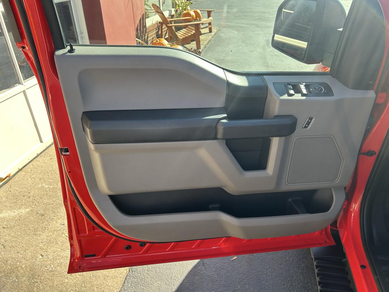 Ford F-150 4WD SuperCrew 145" STX 2017