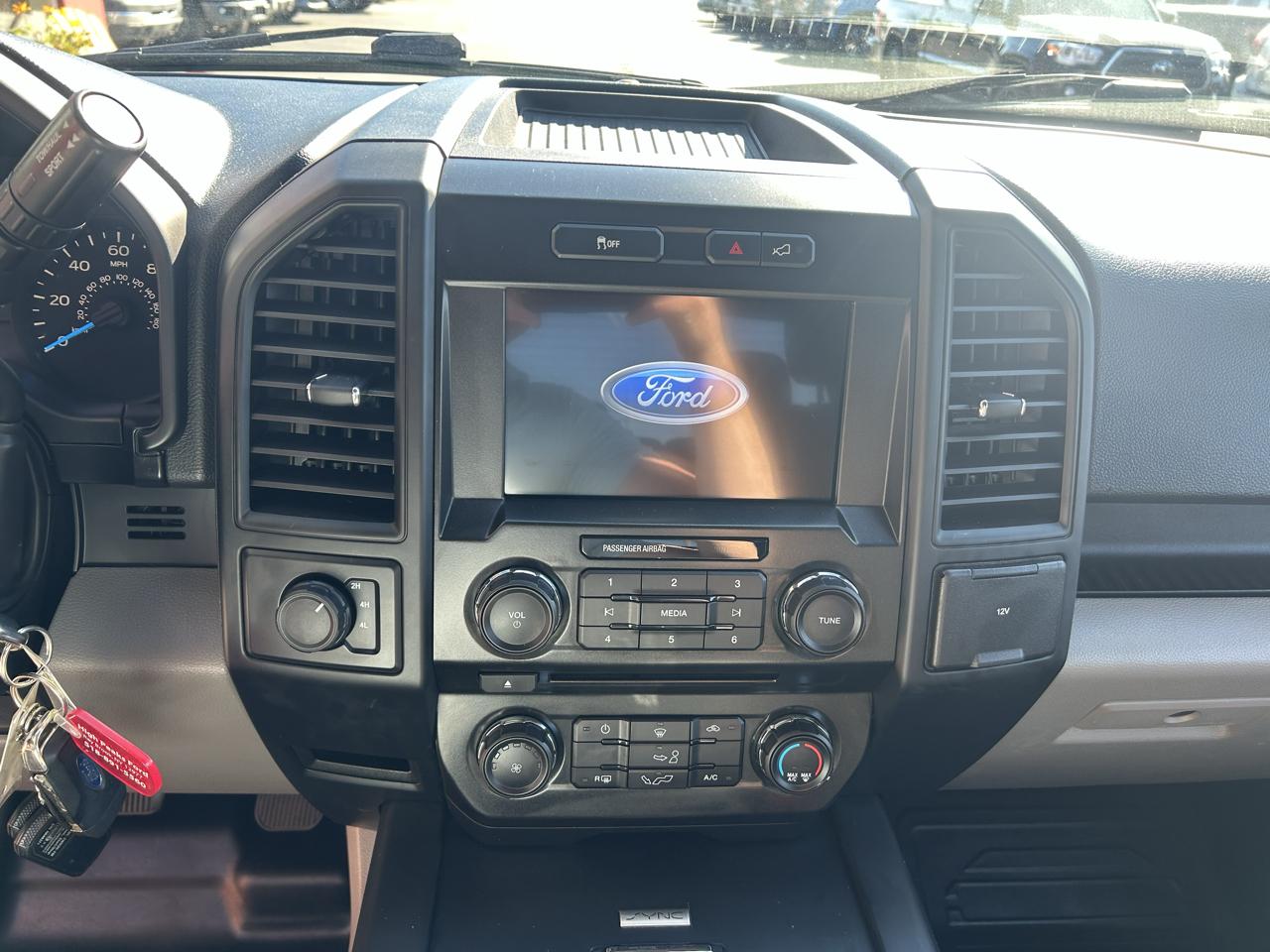 Ford F-150 4WD SuperCrew 145" STX 2017