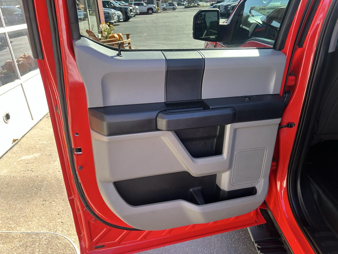 Ford F-150 4WD SuperCrew 145" STX 2017