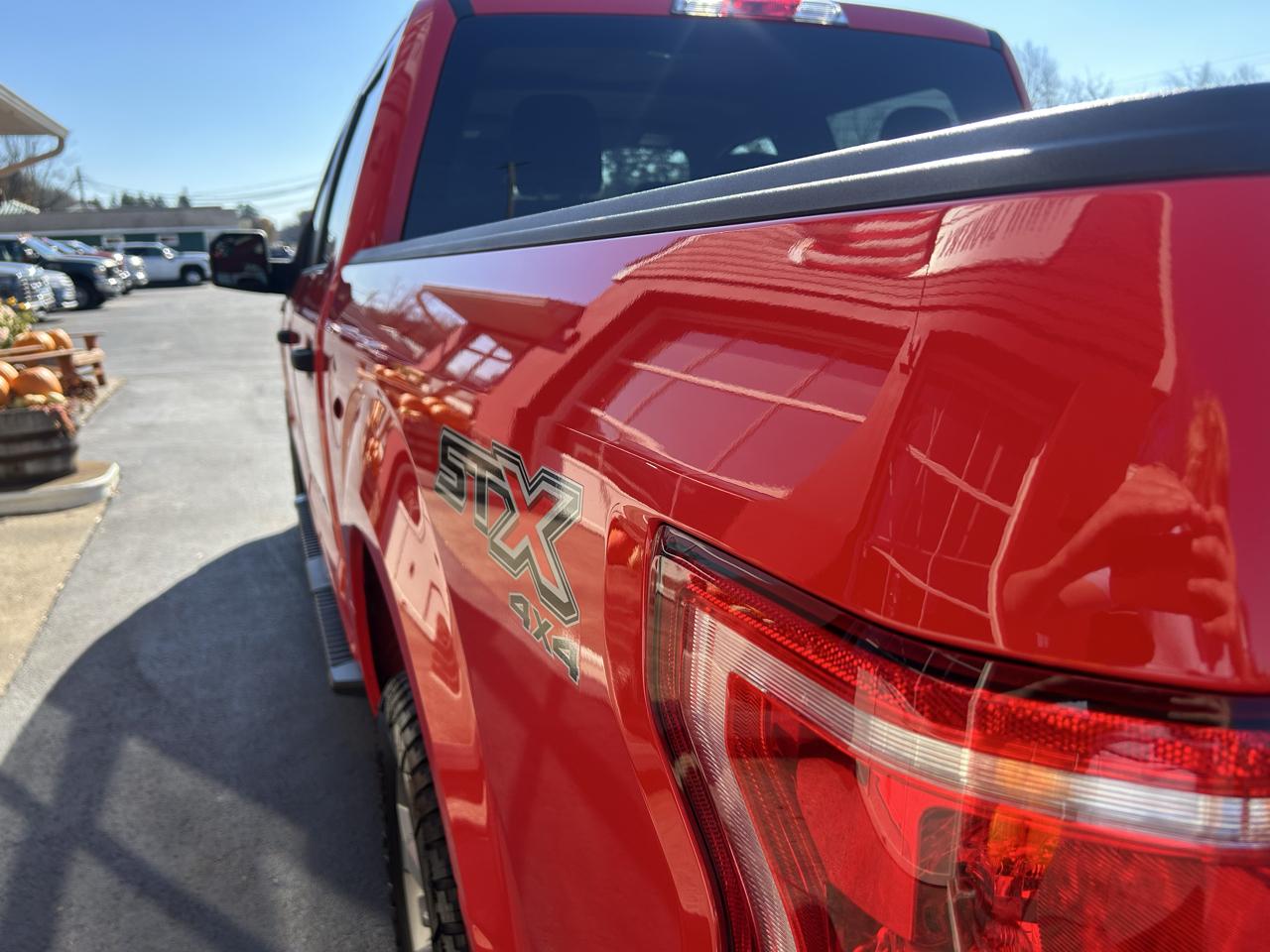Ford F-150 4WD SuperCrew 145" STX 2017