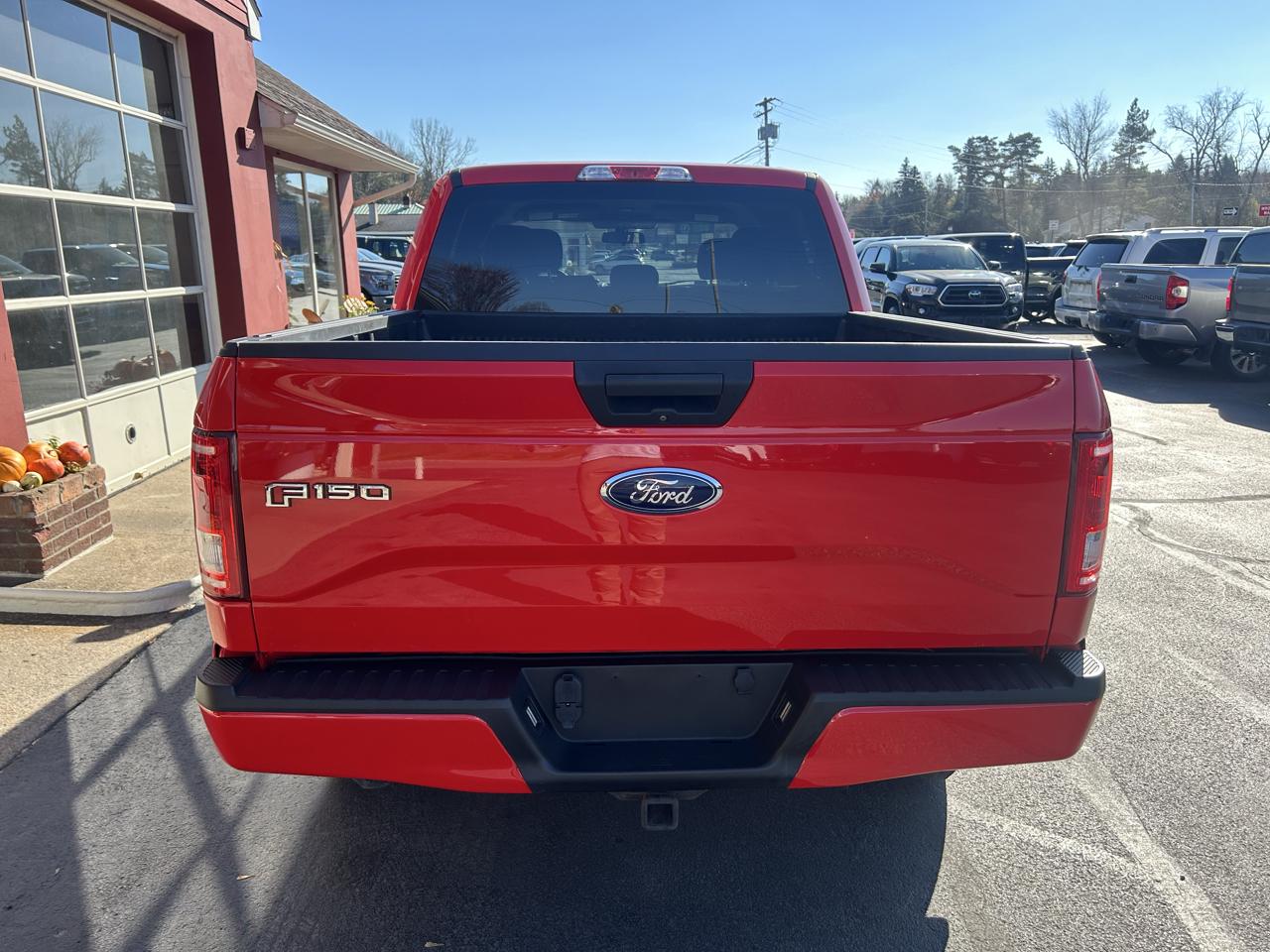 Ford F-150 4WD SuperCrew 145" STX 2017