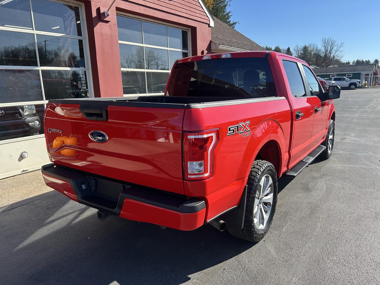 Ford F-150 4WD SuperCrew 145" STX 2017