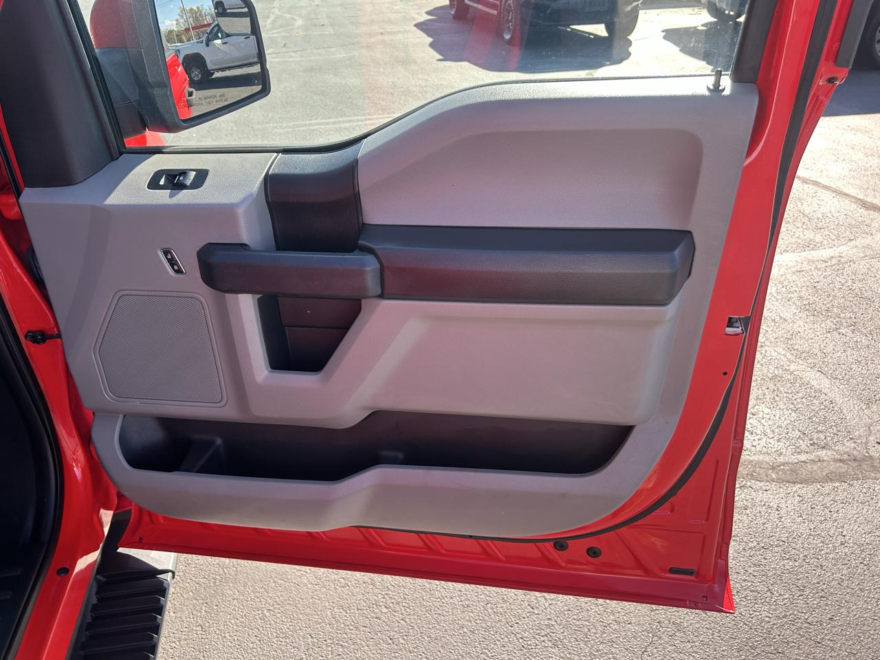 Ford F-150 4WD SuperCrew 145" STX 2017