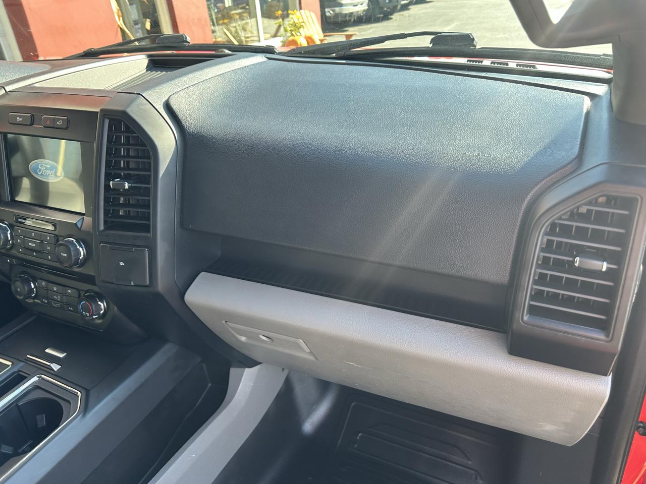 Ford F-150 4WD SuperCrew 145" STX 2017
