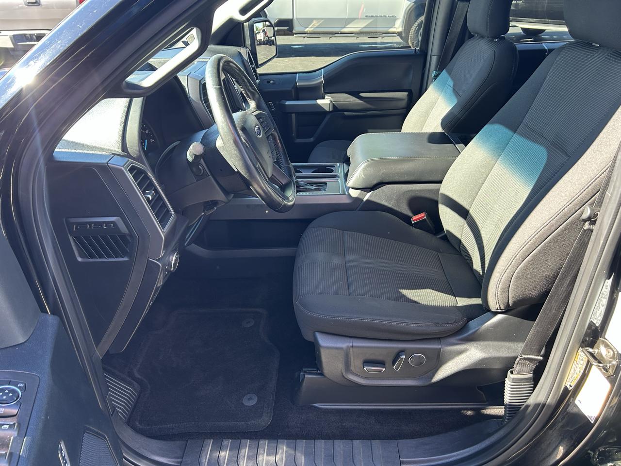 Ford F-150 4WD SuperCrew 145" XLT 2017