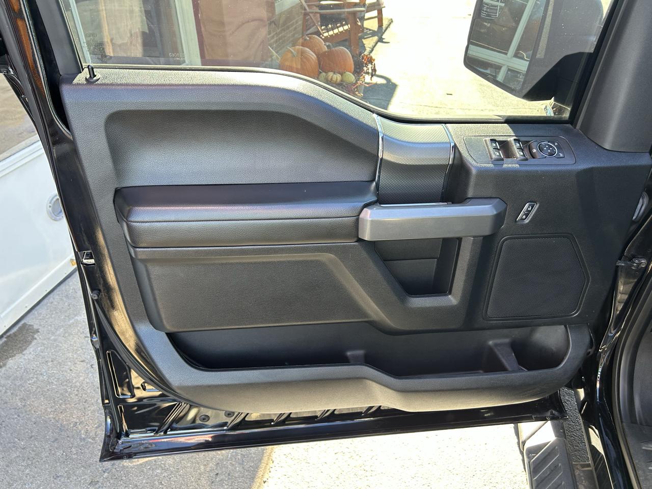 Ford F-150 4WD SuperCrew 145" XLT 2017