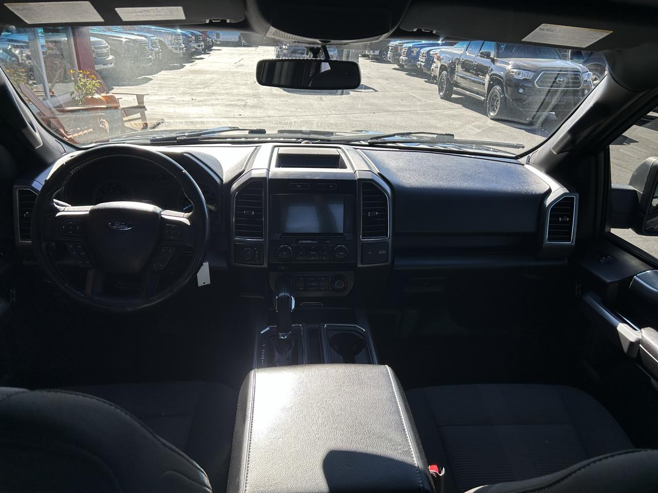 Ford F-150 4WD SuperCrew 145" XLT 2017