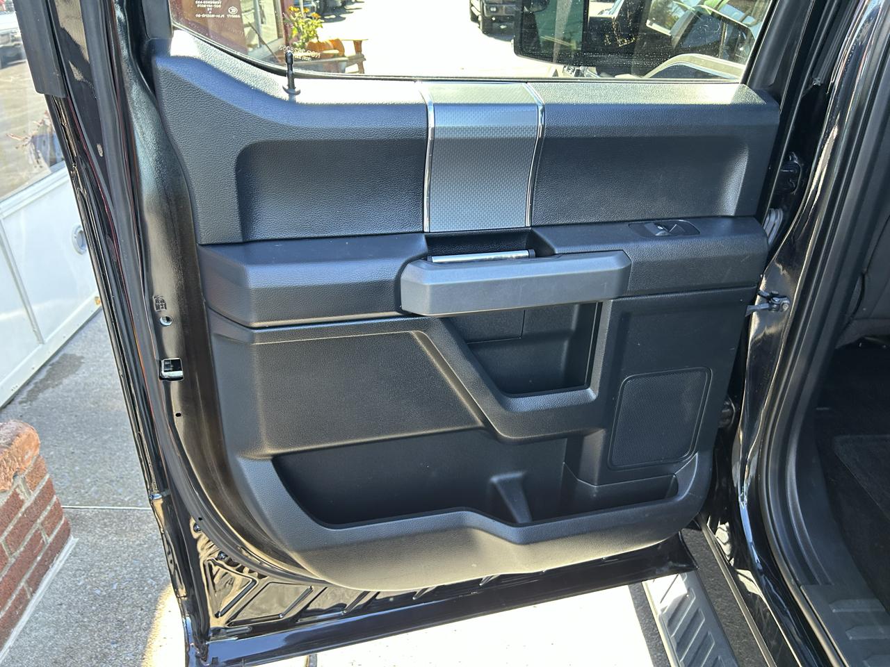 Ford F-150 4WD SuperCrew 145" XLT 2017