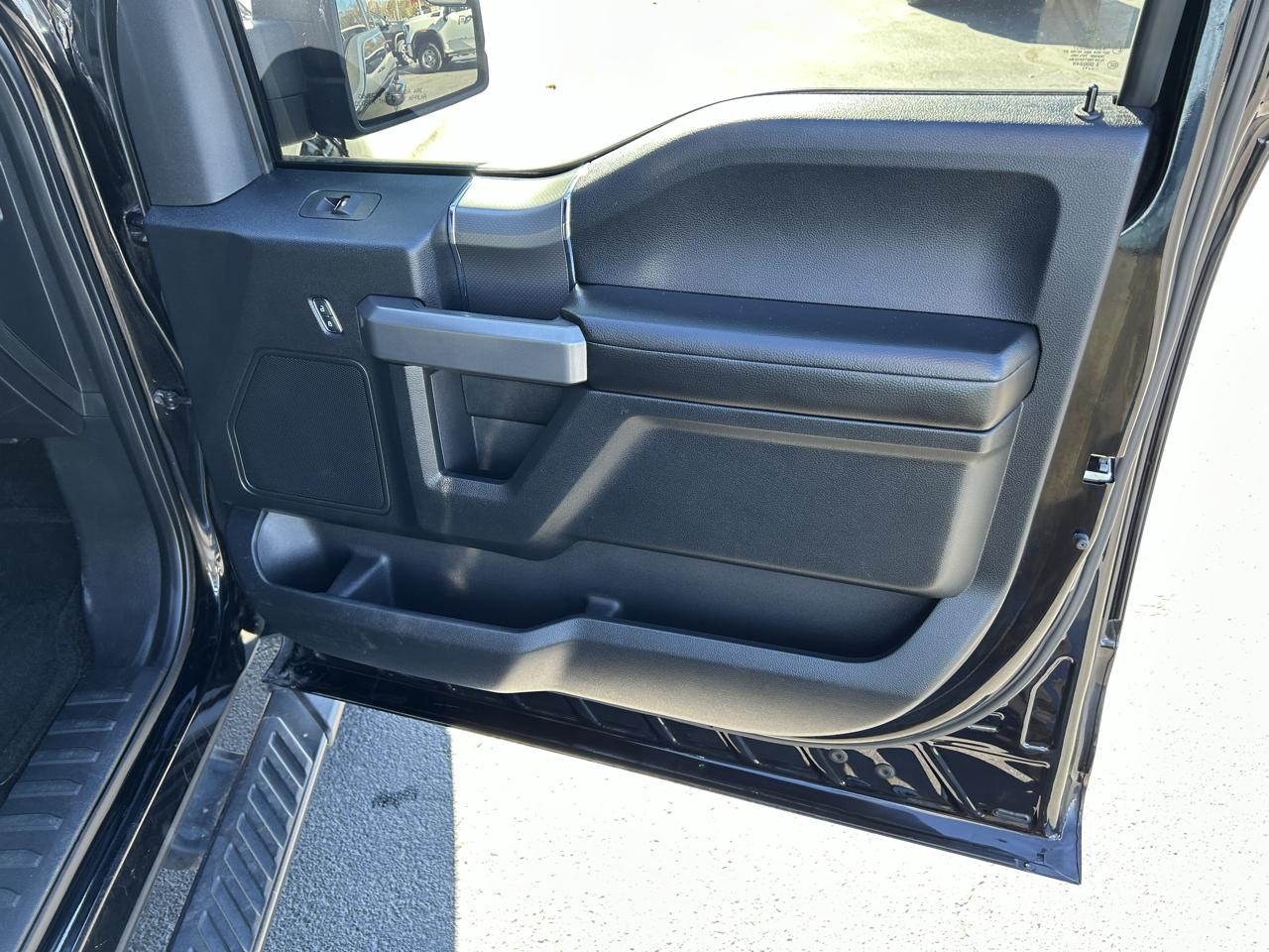 Ford F-150 4WD SuperCrew 145" XLT 2017