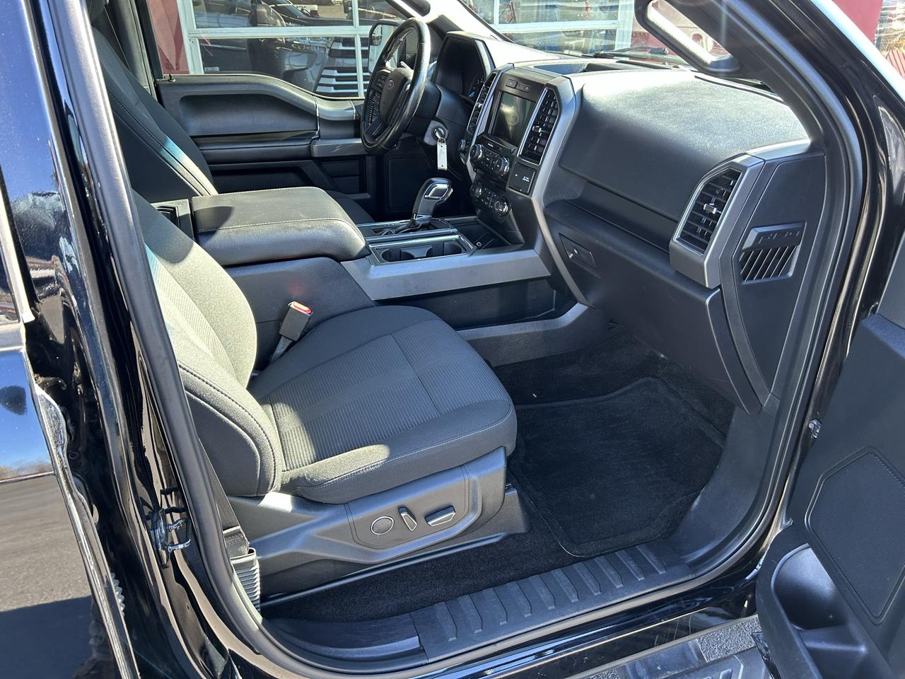Ford F-150 4WD SuperCrew 145" XLT 2017