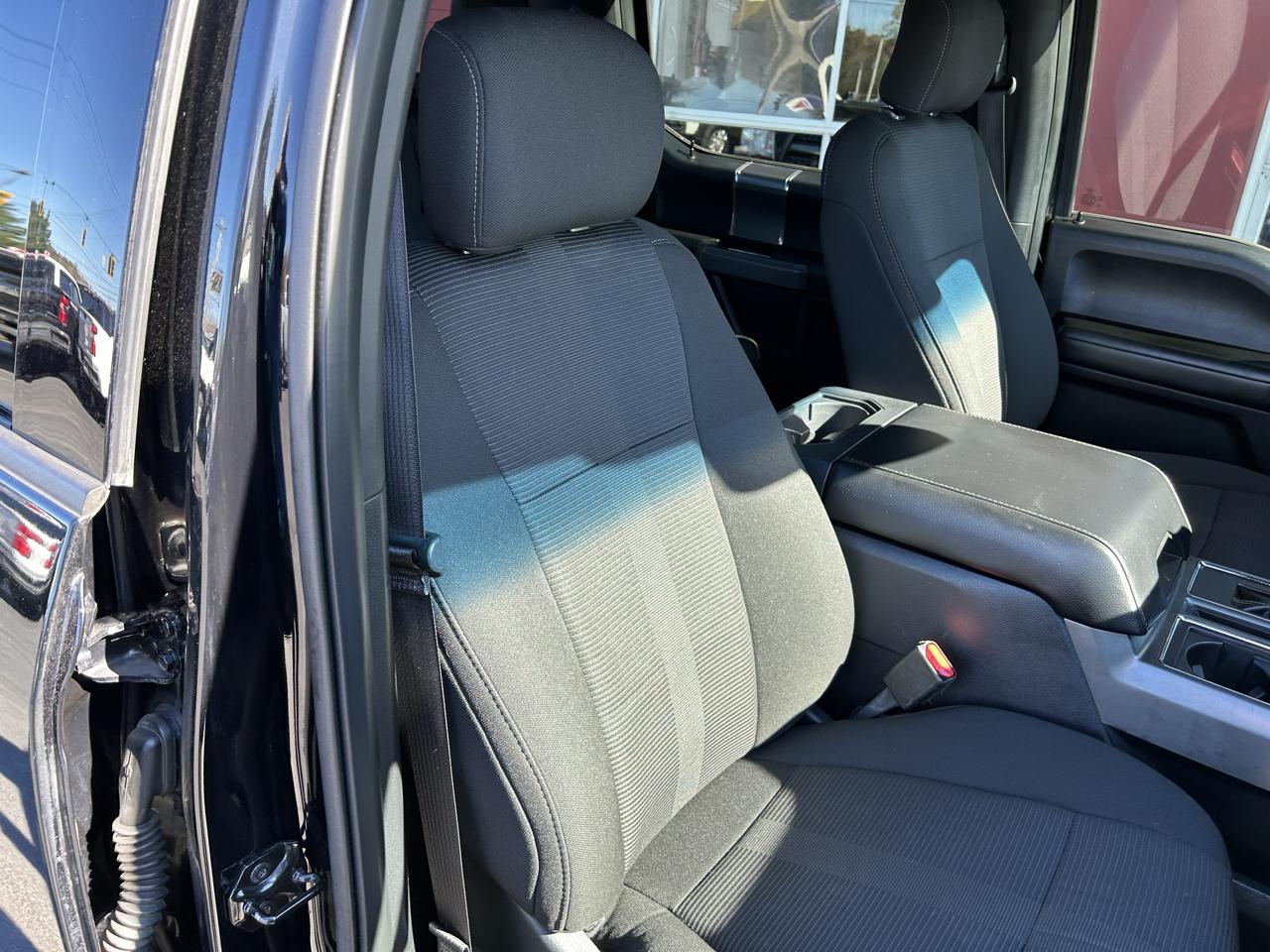 Ford F-150 4WD SuperCrew 145" XLT 2017