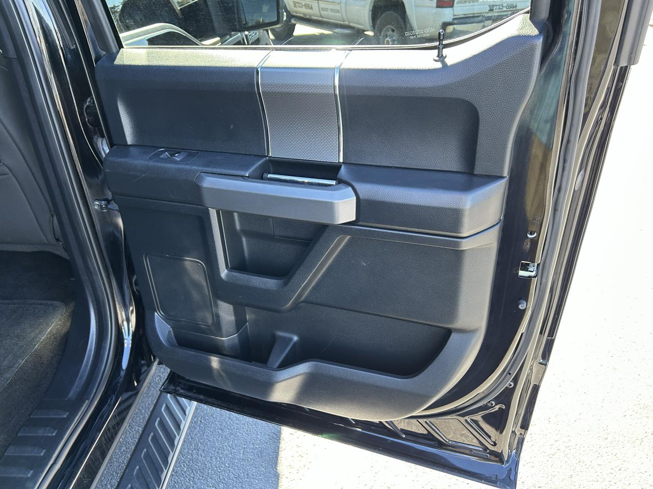 Ford F-150 4WD SuperCrew 145" XLT 2017