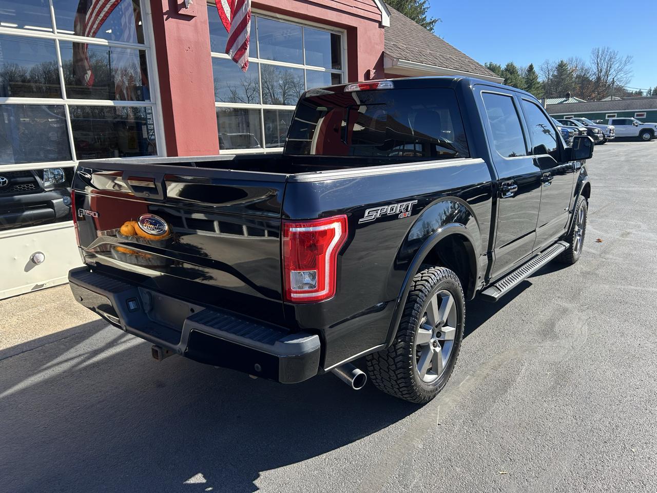 Ford F-150 4WD SuperCrew 145" XLT 2017
