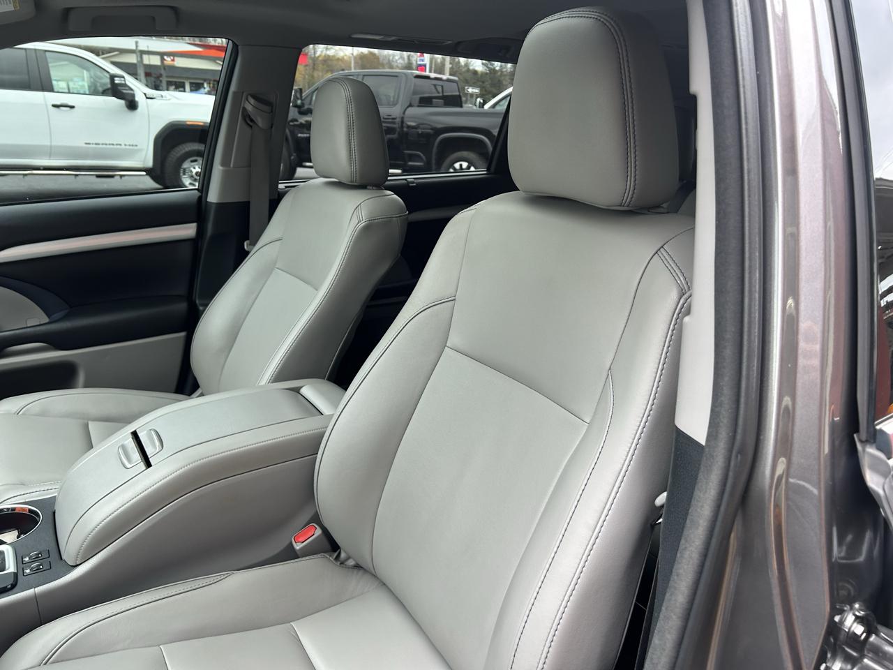 Toyota Highlander XLE V6 AWD (Natl) 2017