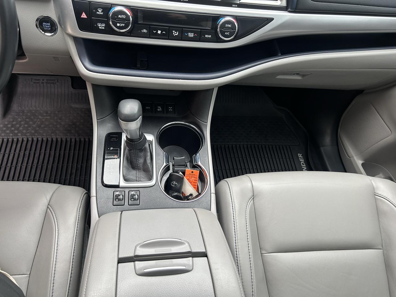 Toyota Highlander XLE V6 AWD (Natl) 2017