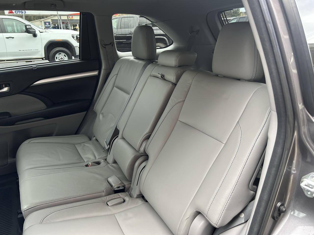 Toyota Highlander XLE V6 AWD (Natl) 2017