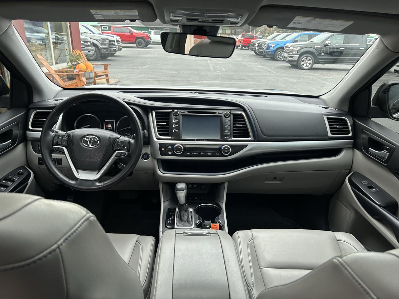 Toyota Highlander XLE V6 AWD (Natl) 2017