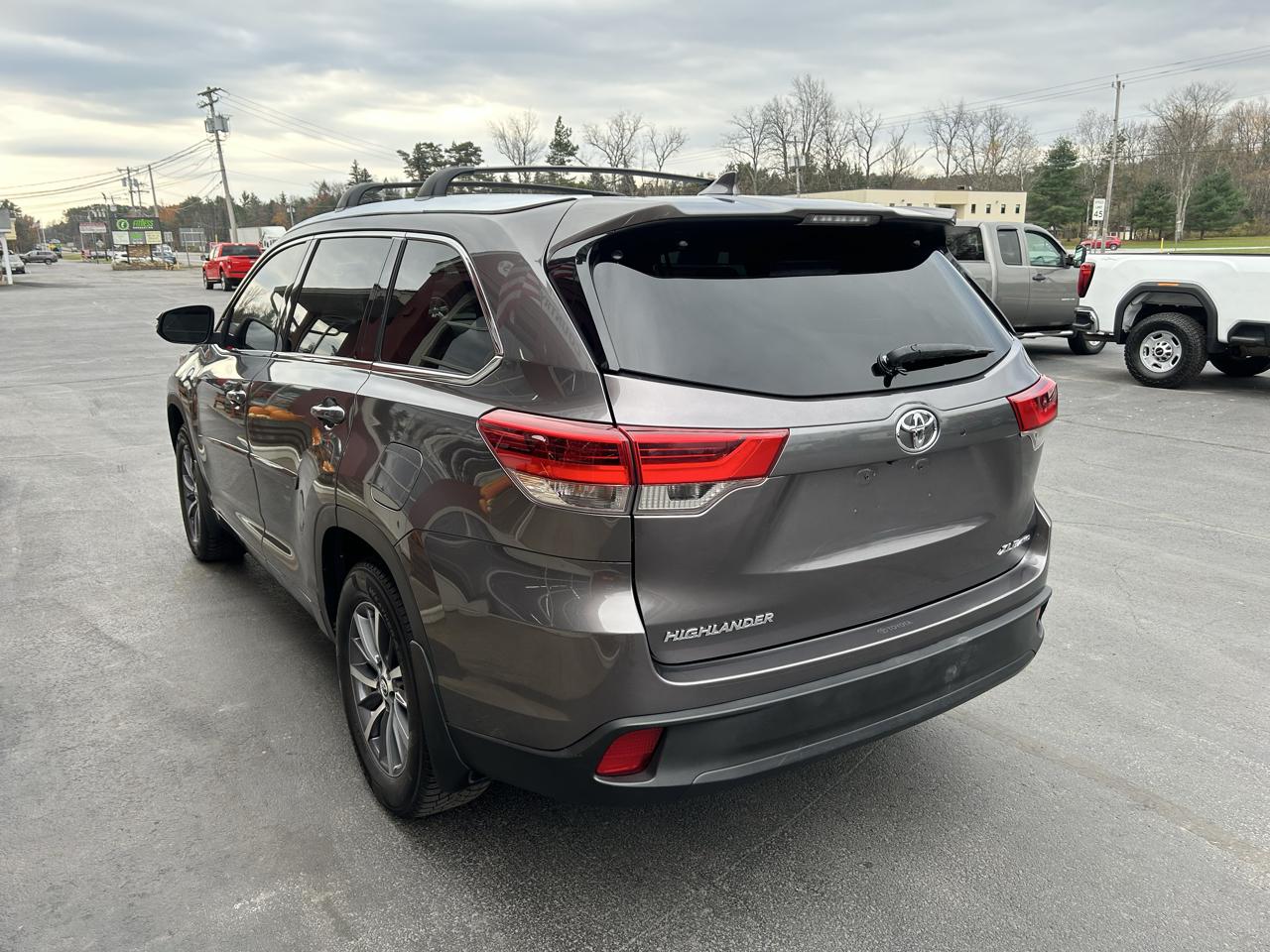 Toyota Highlander XLE V6 AWD (Natl) 2017