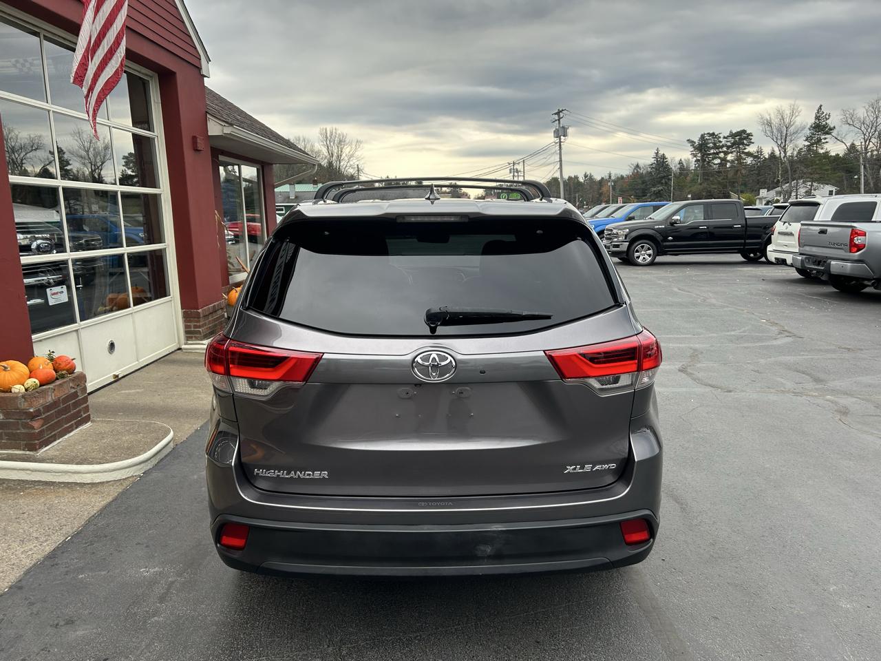 Toyota Highlander XLE V6 AWD (Natl) 2017