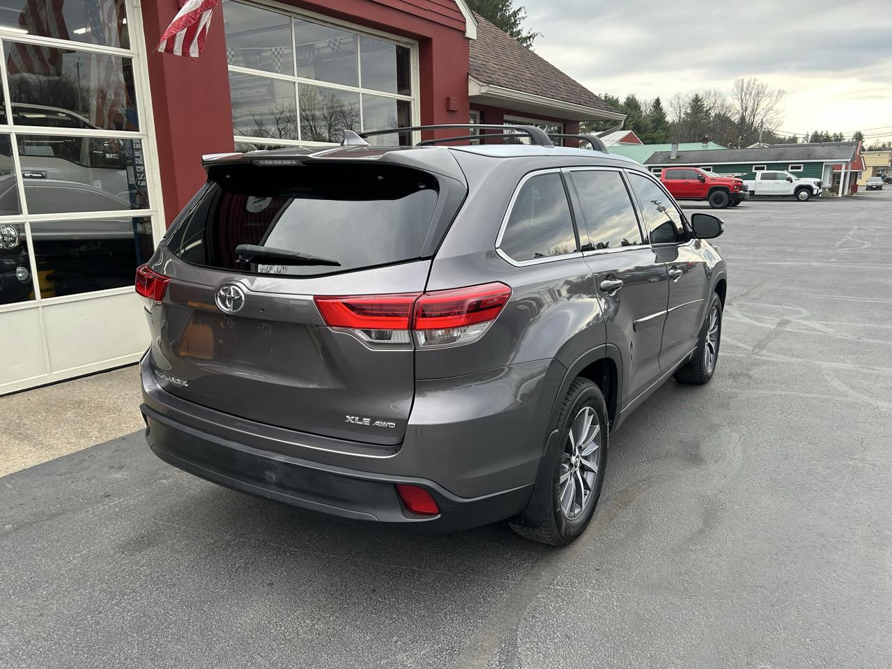 Toyota Highlander XLE V6 AWD (Natl) 2017