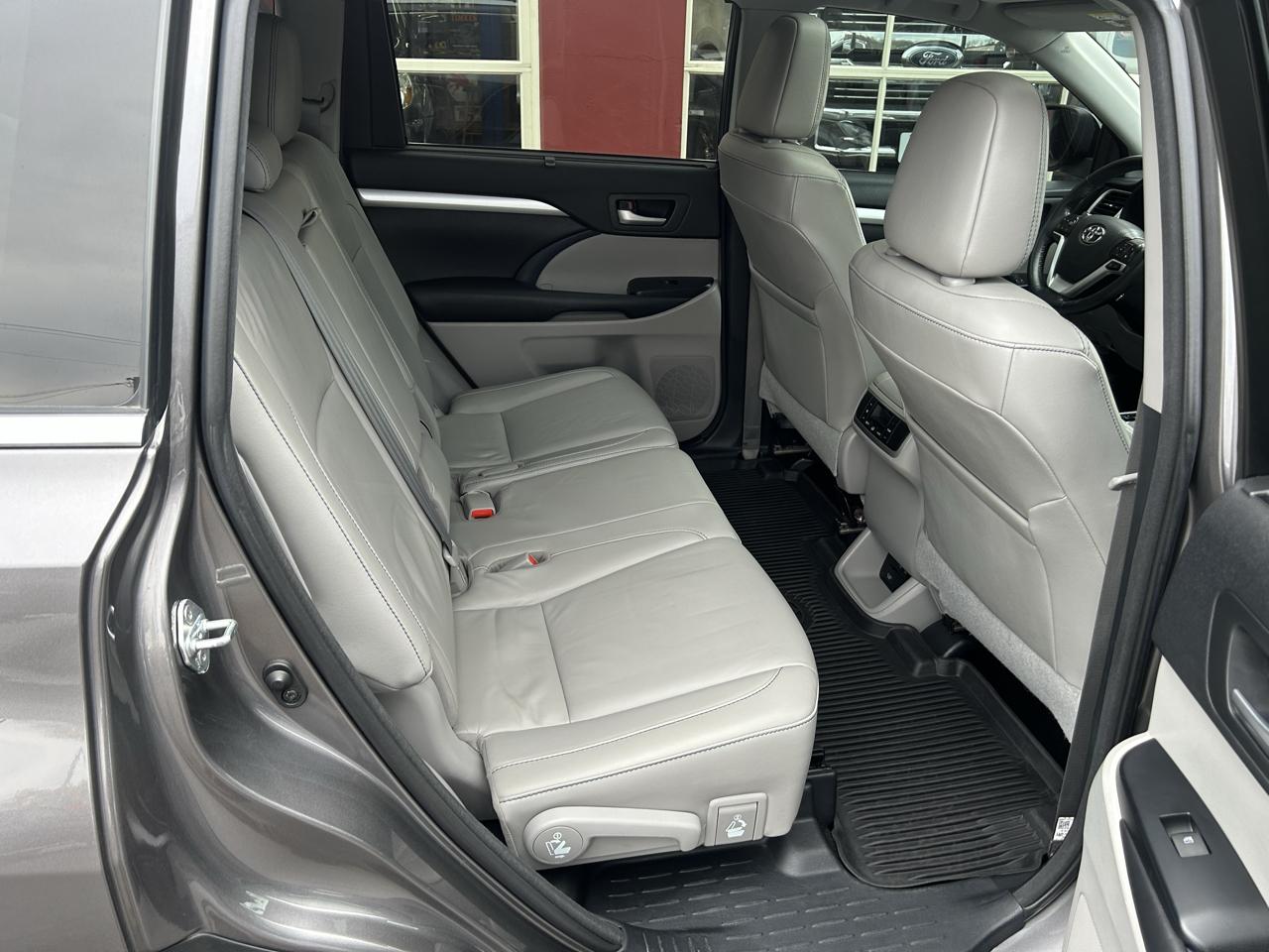 Toyota Highlander XLE V6 AWD (Natl) 2017