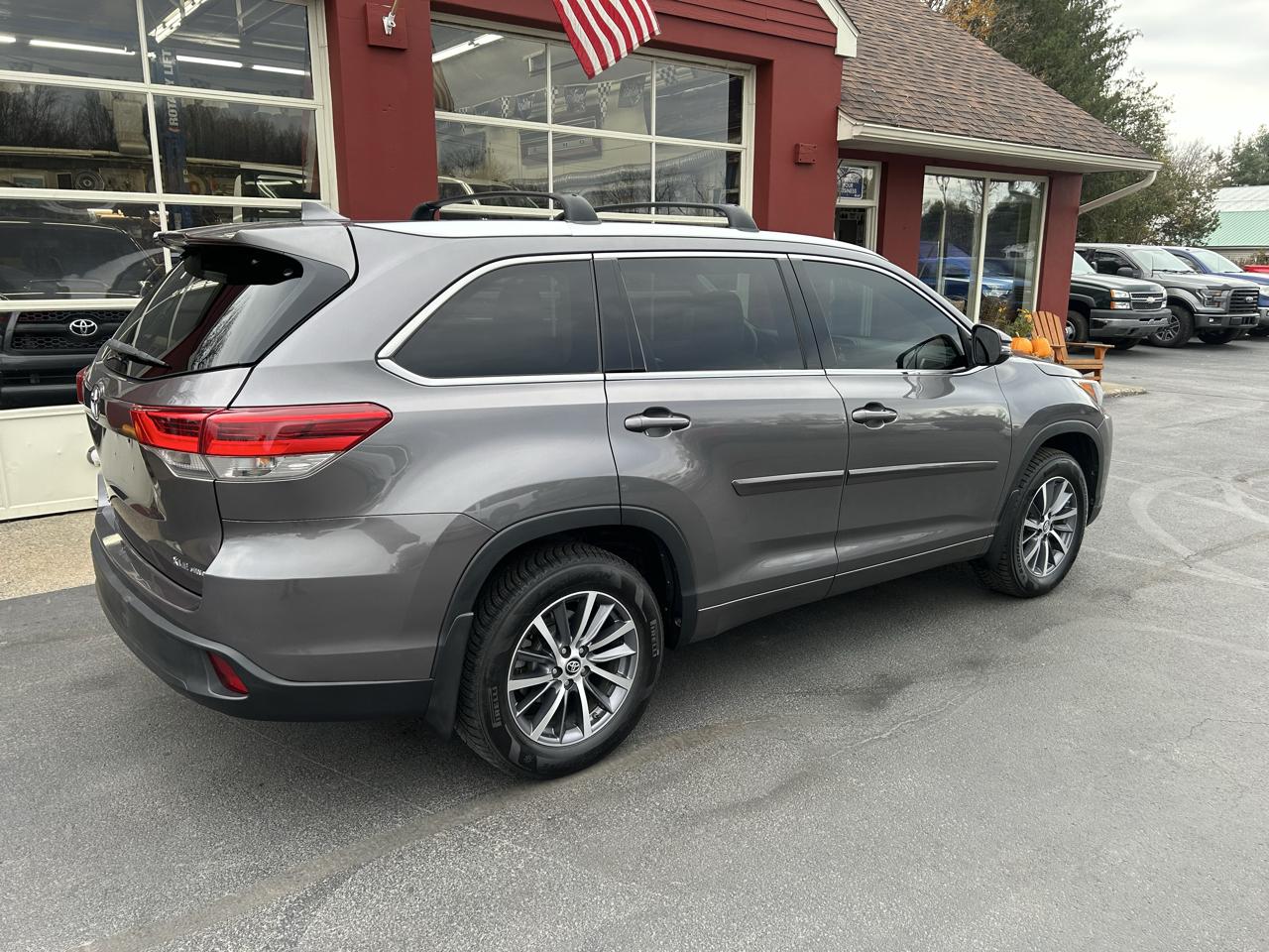 Toyota Highlander XLE V6 AWD (Natl) 2017