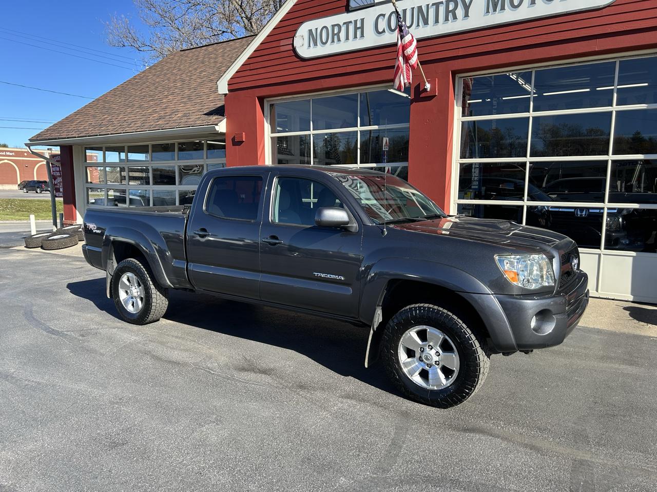Toyota Tacoma 4WD Double LB V6 AT (Natl) 2011