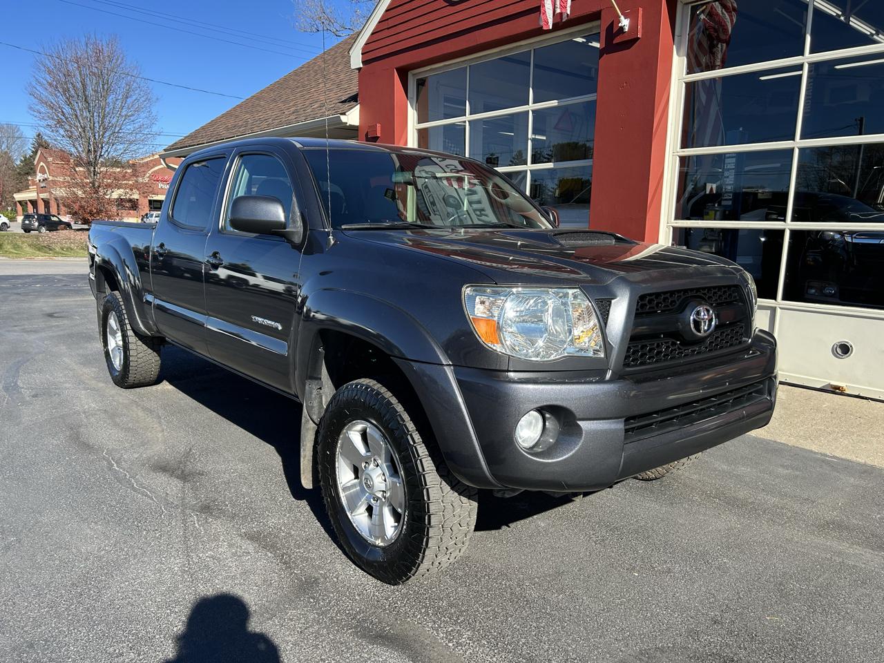 Toyota Tacoma 4WD Double LB V6 AT (Natl) 2011