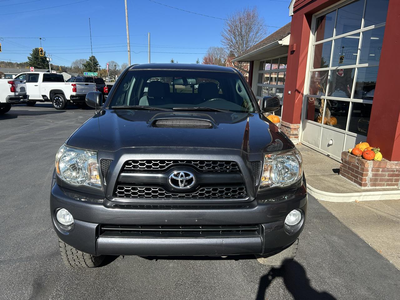 Toyota Tacoma 4WD Double LB V6 AT (Natl) 2011