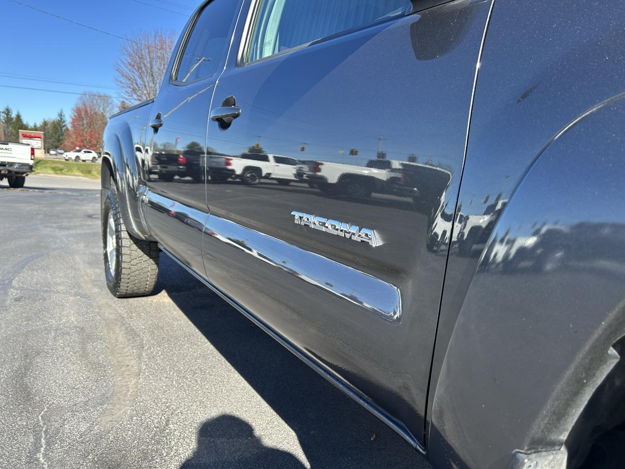 Toyota Tacoma 4WD Double LB V6 AT (Natl) 2011