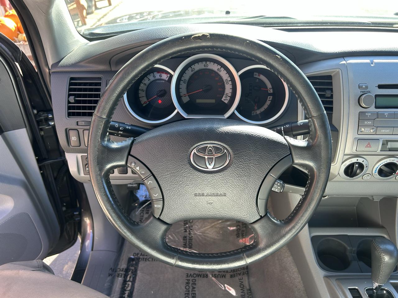 Toyota Tacoma 4WD Double LB V6 AT (Natl) 2011