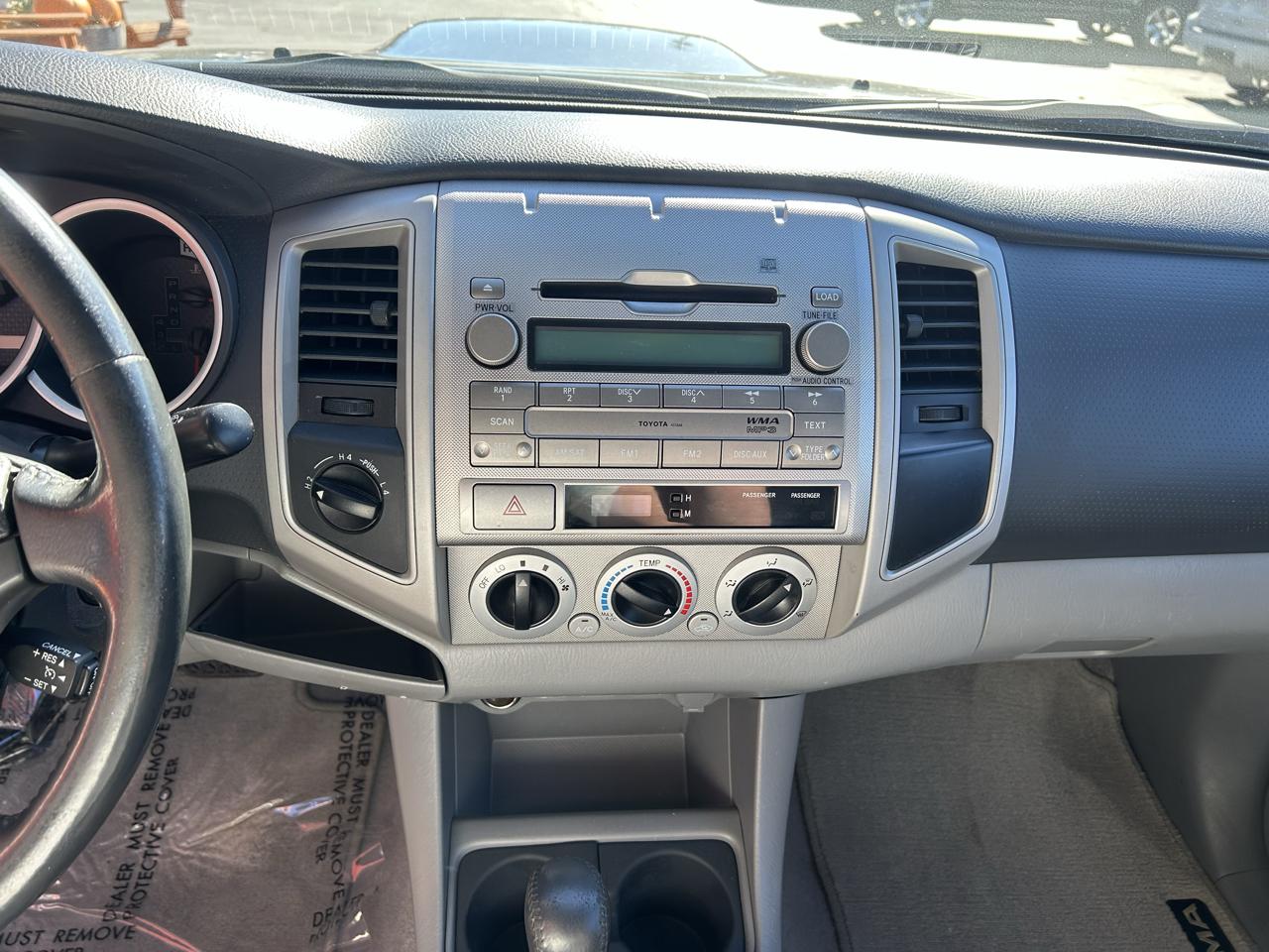 Toyota Tacoma 4WD Double LB V6 AT (Natl) 2011