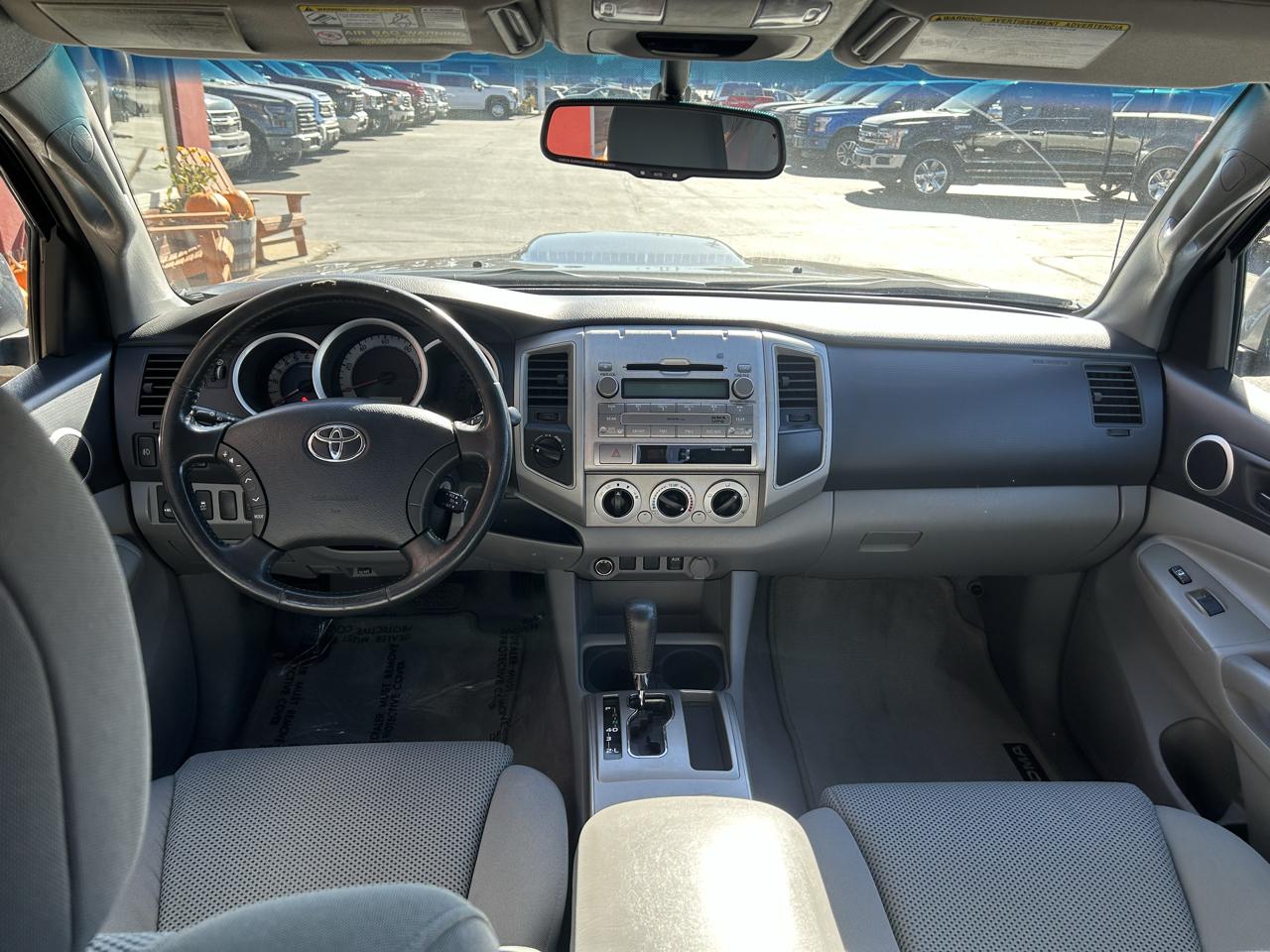 Toyota Tacoma 4WD Double LB V6 AT (Natl) 2011