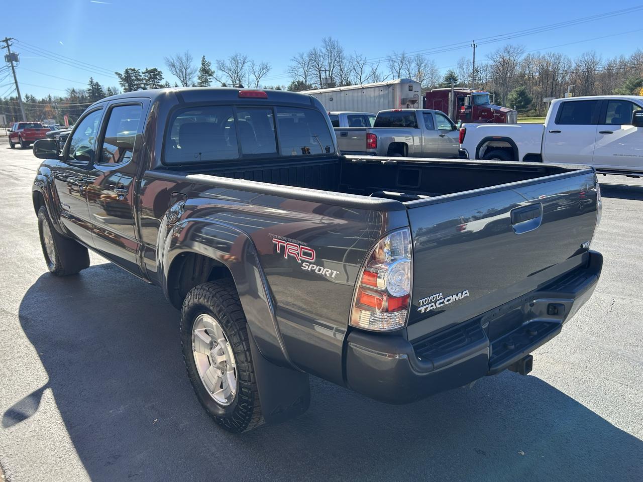 Toyota Tacoma 4WD Double LB V6 AT (Natl) 2011