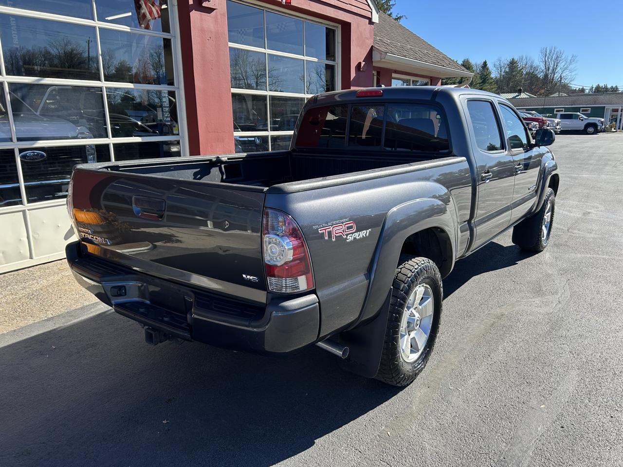Toyota Tacoma 4WD Double LB V6 AT (Natl) 2011