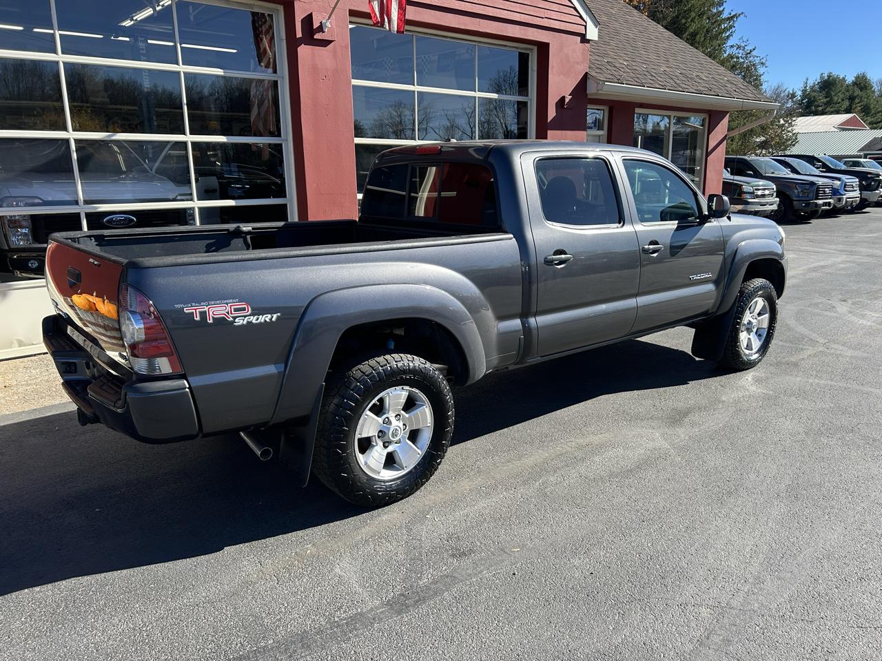 Toyota Tacoma 4WD Double LB V6 AT (Natl) 2011