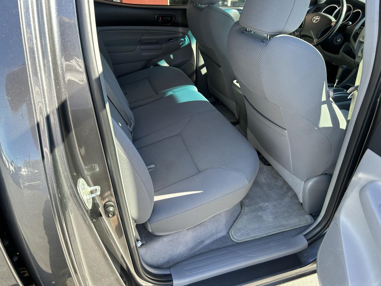Toyota Tacoma 4WD Double LB V6 AT (Natl) 2011