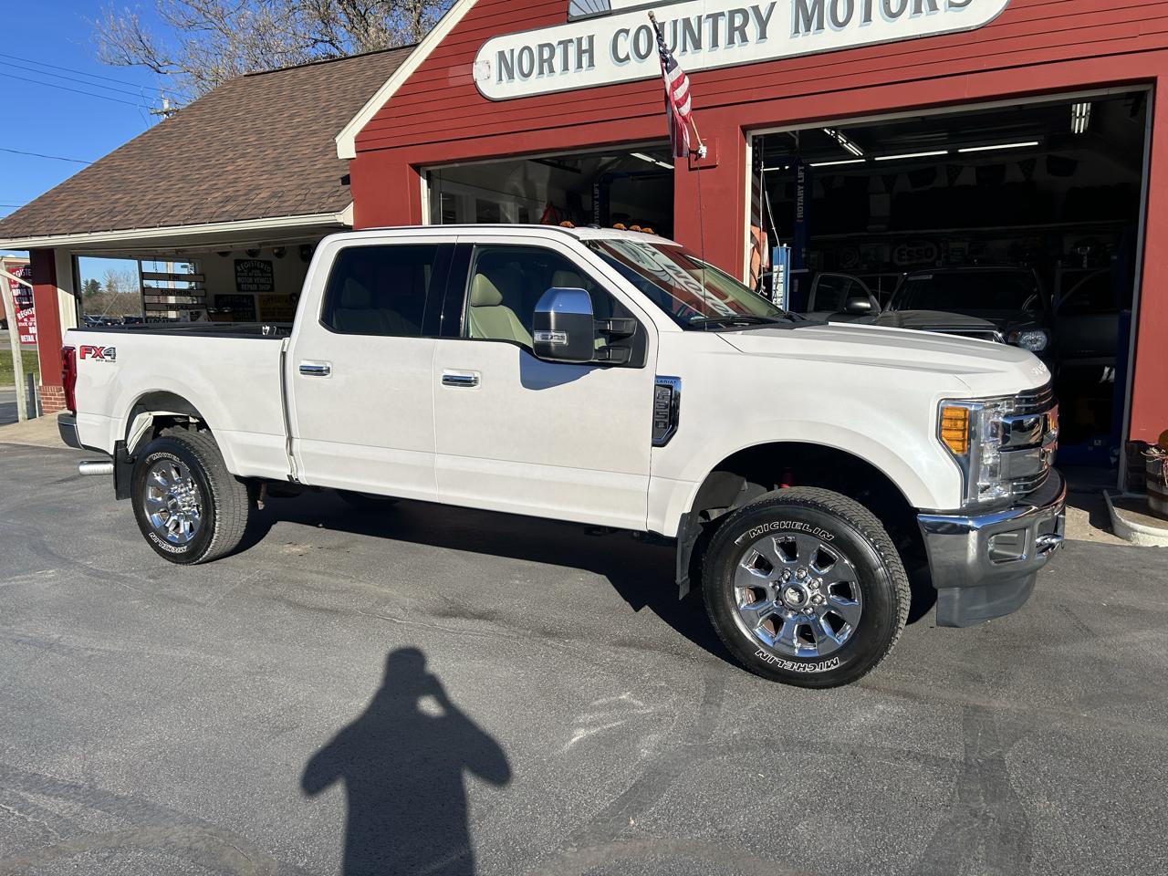 Ford Super Duty F-350 SRW Lariat 4WD Crew Cab 6.75' Box 2017