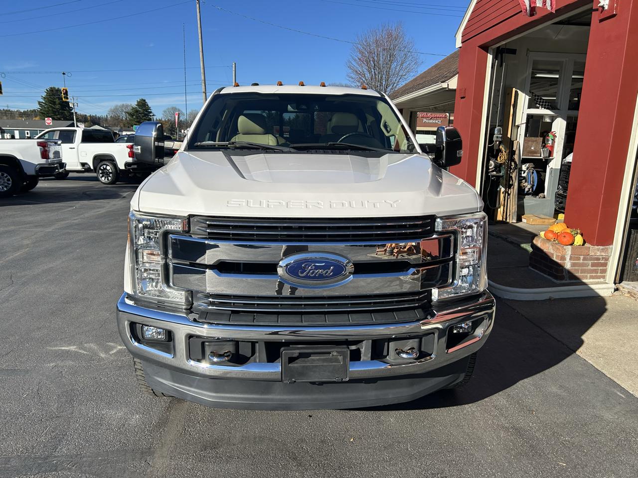 Ford Super Duty F-350 SRW Lariat 4WD Crew Cab 6.75' Box 2017