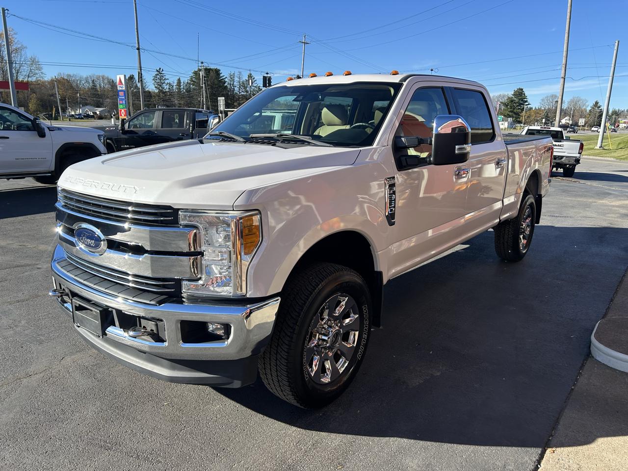 Ford Super Duty F-350 SRW Lariat 4WD Crew Cab 6.75' Box 2017