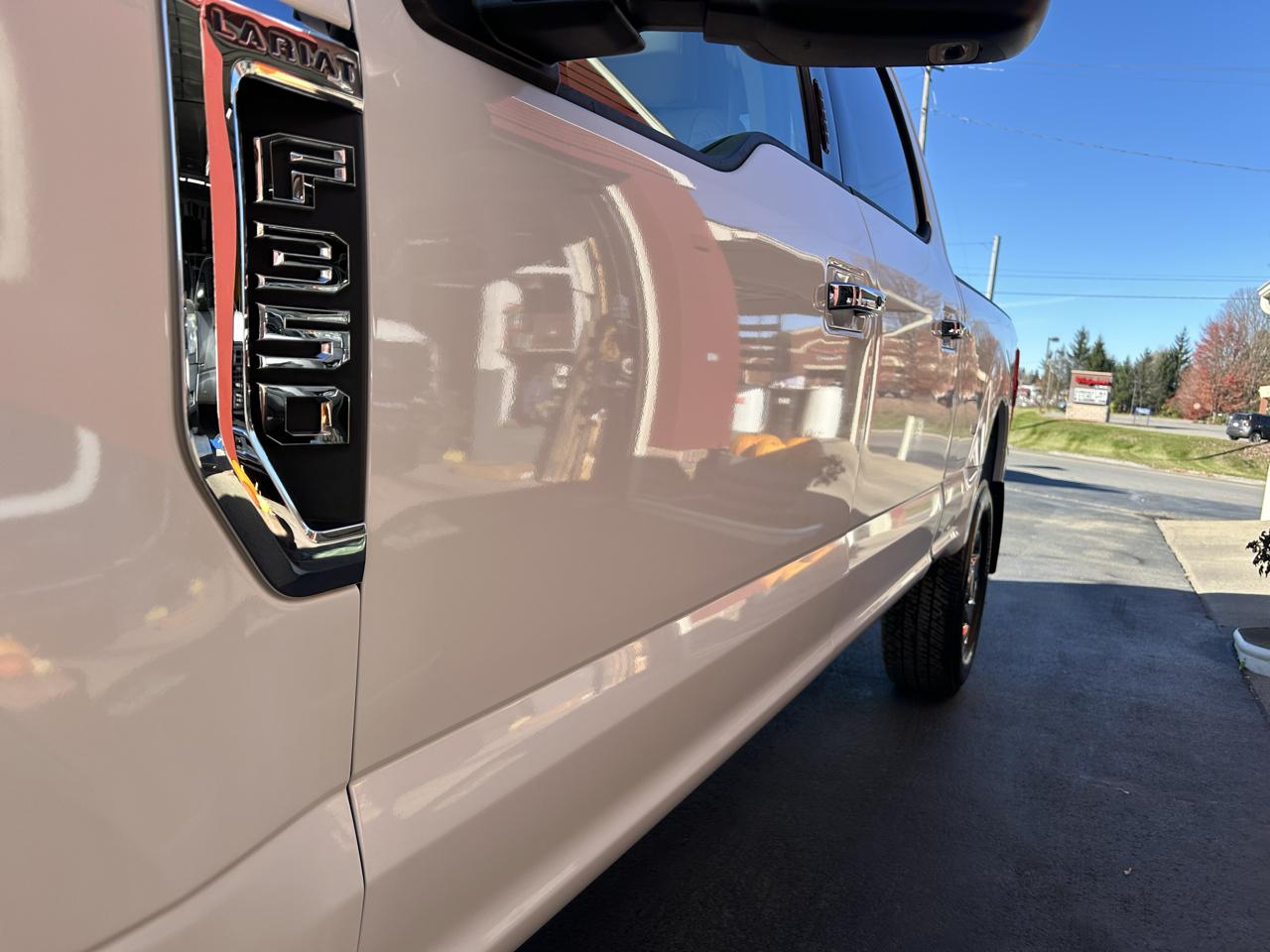 Ford Super Duty F-350 SRW Lariat 4WD Crew Cab 6.75' Box 2017