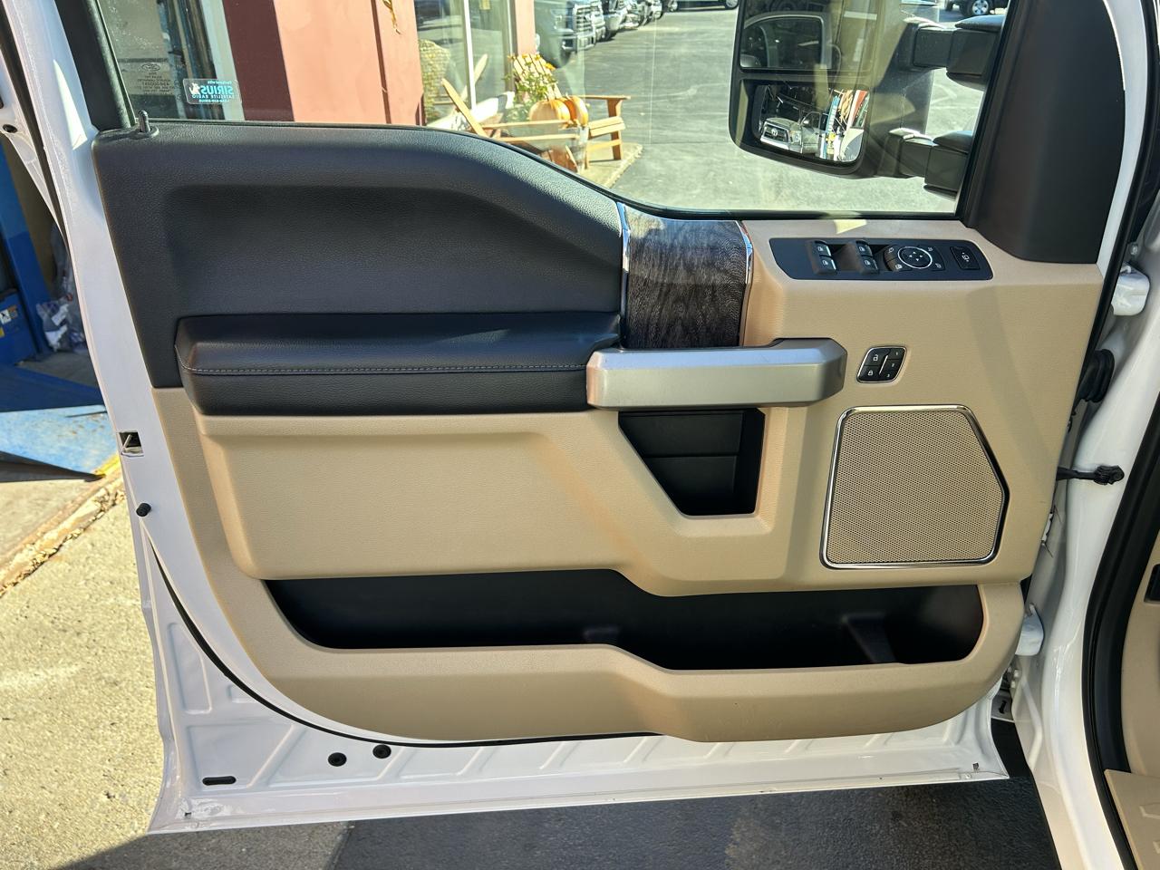 Ford Super Duty F-350 SRW Lariat 4WD Crew Cab 6.75' Box 2017