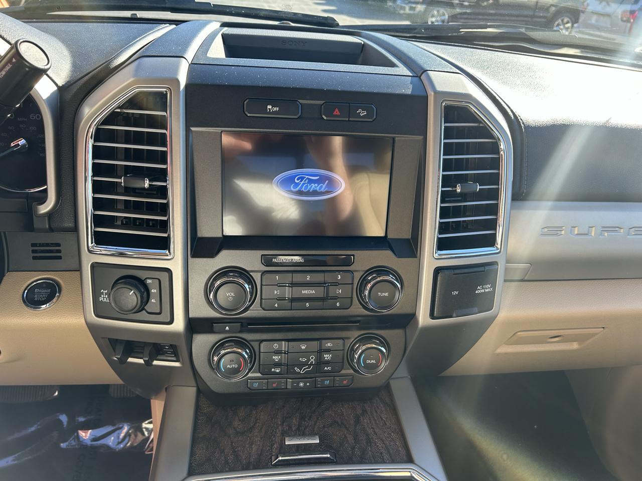 Ford Super Duty F-350 SRW Lariat 4WD Crew Cab 6.75' Box 2017