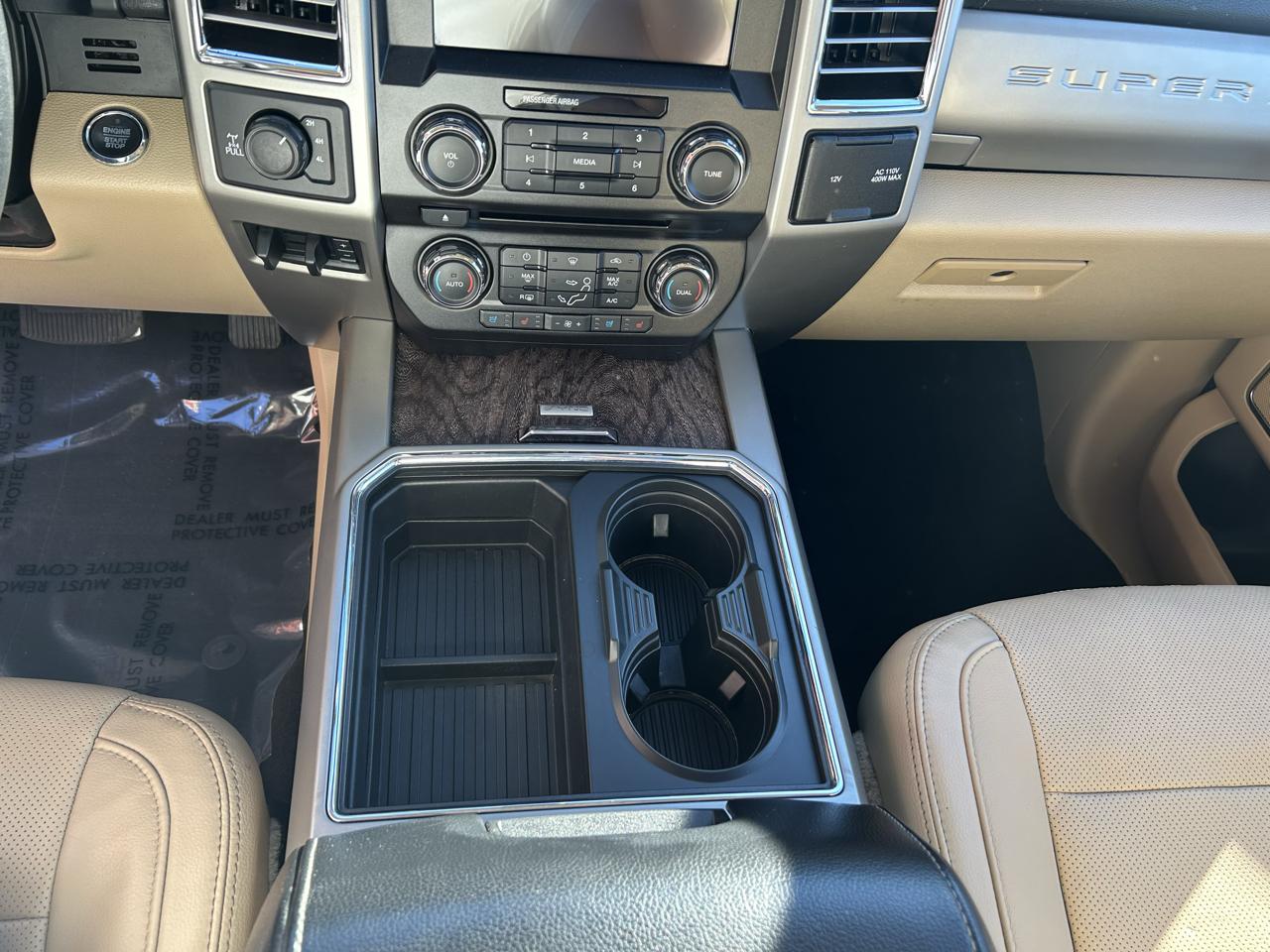 Ford Super Duty F-350 SRW Lariat 4WD Crew Cab 6.75' Box 2017